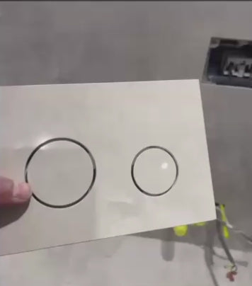 Ukryty przycisk spłukujący, szeroki