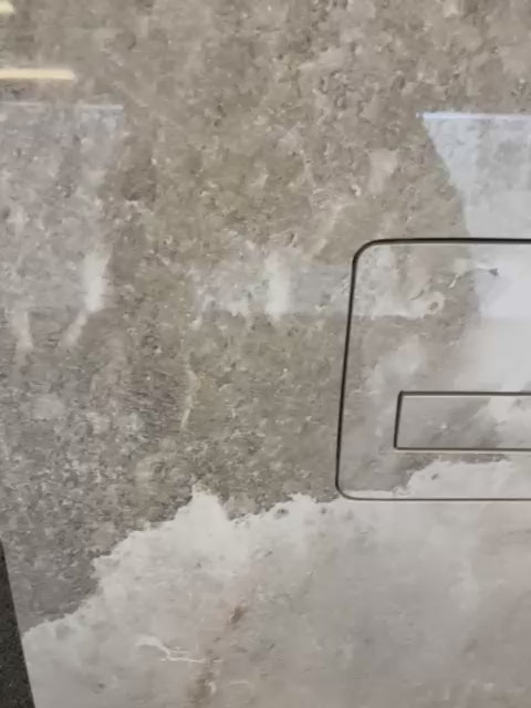 Ukryty przycisk spłukujący, wąski