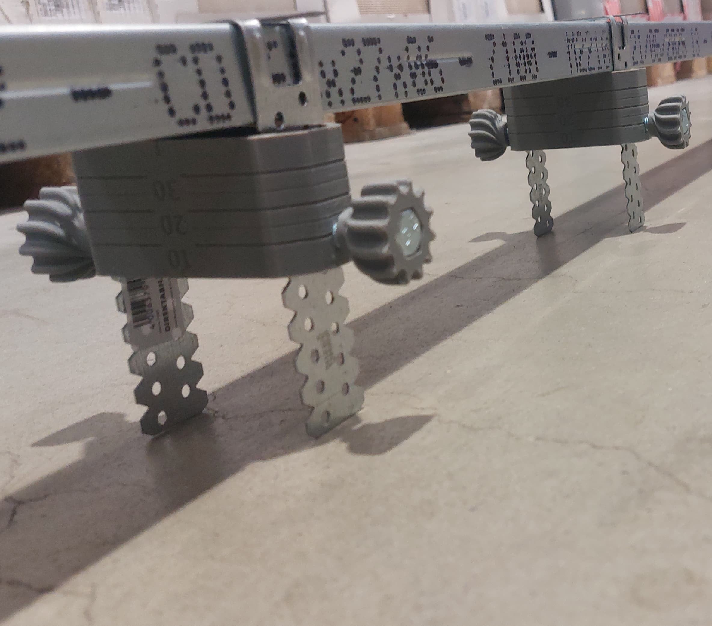 Uchwyt do poziomowania sufitu CD60 / Wieszak ES